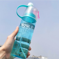 Creative plastic spray water cup outdoor portable sports cup with lid summer moisturizing and cooling cup, random pattern