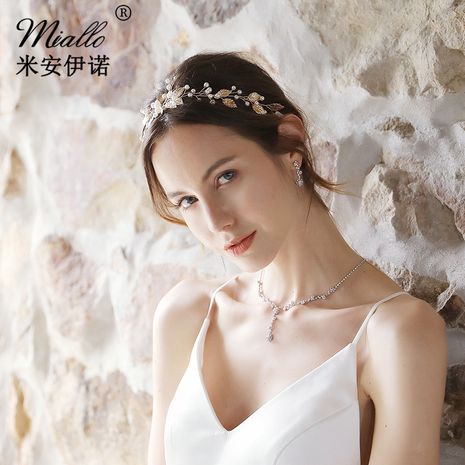 Mianino Creative Style European and American Bride Headdress Hand-Woven Simple Pearl Hair Band Golden Leaf Hair Band's discount tags