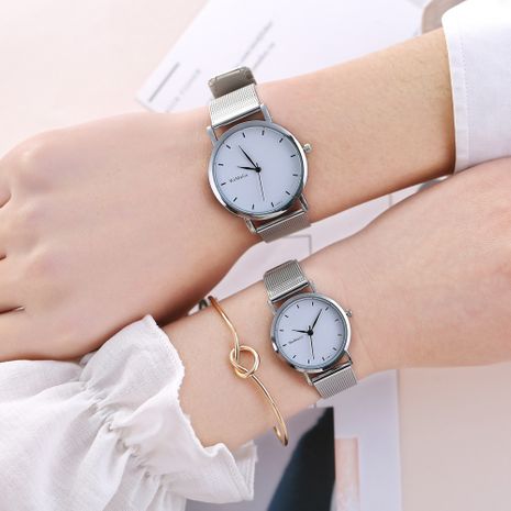 Cinturón de malla plateado Reloj de pulsera de cuarzo con cadena de plata simple al por mayor's discount tags