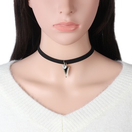Nuevo collar corto de tringulo geomtrico tridimensional de gargantilla de circonita caliente para mujerpicture8
