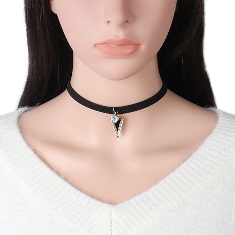 Nuevo collar corto de triángulo geométrico tridimensional de gargantilla de circonita caliente para mujer's discount tags