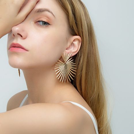 Mode neue übertriebene Legierung goldene Ohrringe Großhandel's discount tags