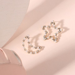 new fashion small Korean girls asymmetric wild pearl earrings wholesale