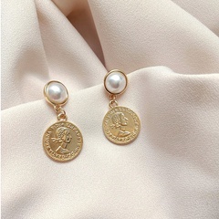 Pendientes salvajes de perlas retro con cabeza de reina de monedas coreanas S925