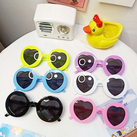 nouvelles lunettes de soleil pour enfants avec lentille d'amour's discount tags