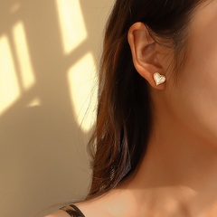 Korea white sea shell peach heart love earrings