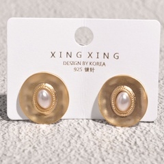palace style retro metal pearl round earrings