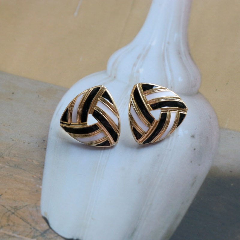 Black and white glaze triangle earrings