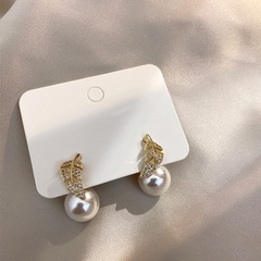 fashion new pearl leaf stud earrings