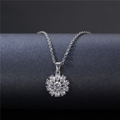 European and American snowflake necklace fashion inlaid zircon flower pendant clavicle chain wholesale