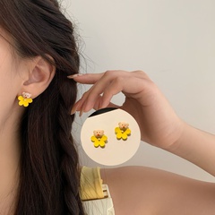 simple yellow spray paint small flowers super cute bear earrings
