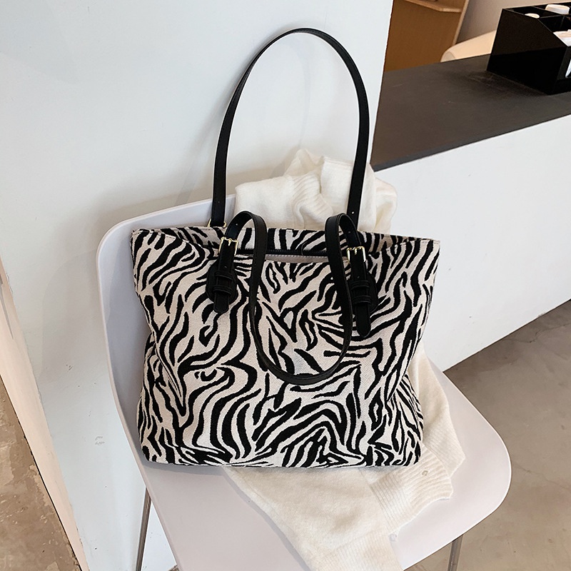 Large Capacity Bag for Women 2021 New European and American Fashion Portable Shoulder Bag This Year Popular Bag Zebra Pattern Tote Bag