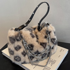 Autumn and Winter High Quality Small Bag Female Ins Niche 2021 New Trendy Plush Messenger Bag Furry Chain Underarm Bag