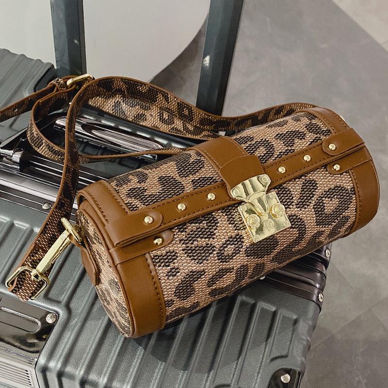 Niche design small bag 2021 new fashion messenger bag leopard print autumn and winter chain sense cylinder bag