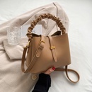 Western style simple fold small bag new autumn and winter 2021 bucket bag shoulder commuter messenger texture bagpicture18
