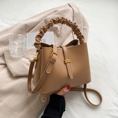 Western style simple fold small bag new autumn and winter 2021 bucket bag shoulder commuter messenger texture bag