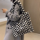 black and white checkerboard large capacity plush tote bag autumn and winter new simple plush shoulder bagpicture19