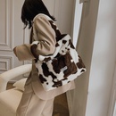 black and white checkerboard large capacity plush tote bag autumn and winter new simple plush shoulder bagpicture23