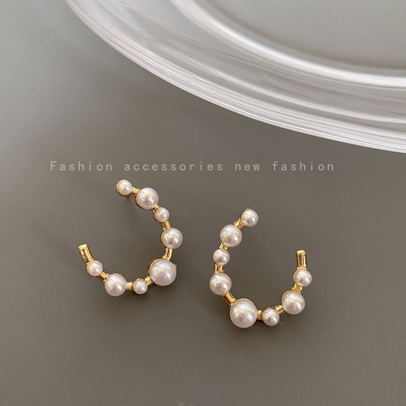 Fashion cshaped pearl earrings 2021 new new trendy niche personality earrings female highend light luxury ear jewelry
