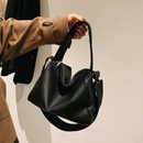 Handbag Fashion Wide Shoulder Strap One Shoulder Atmospheric Retro Bag 2021 New Fall Large Capacity Pure Color Messenger Bagpicture19