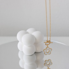 Korean flower small daisy white shell OT buckle necklace titanium steel
