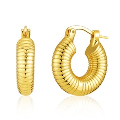 Europäische und amerikanische Amazon Hot-Selling-Gewinde hohle Ohr schnalle modische Kupfer beschichtung 18 Karat echtes Gold Gewinde Ring Typ kurze Ohrringe Frauen