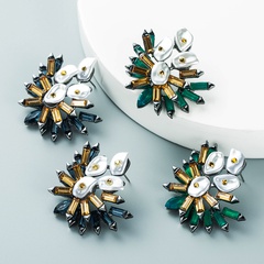 Personalisierte diamantbesetzte Farbe natürliche Perlenblume Ohrringe Retro-Ohrschmuck