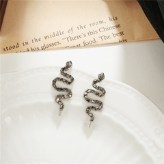 European and American diamond-studded snake-shaped earrings geometric metal zodiac snake element earrings