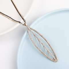 Simple leaf sweater chain in brass material
