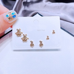 Ensemble de boucles d'oreilles à la mode Combinaison de cartes de petites boucles d'oreilles d'ours de dessin animé doux et mignon