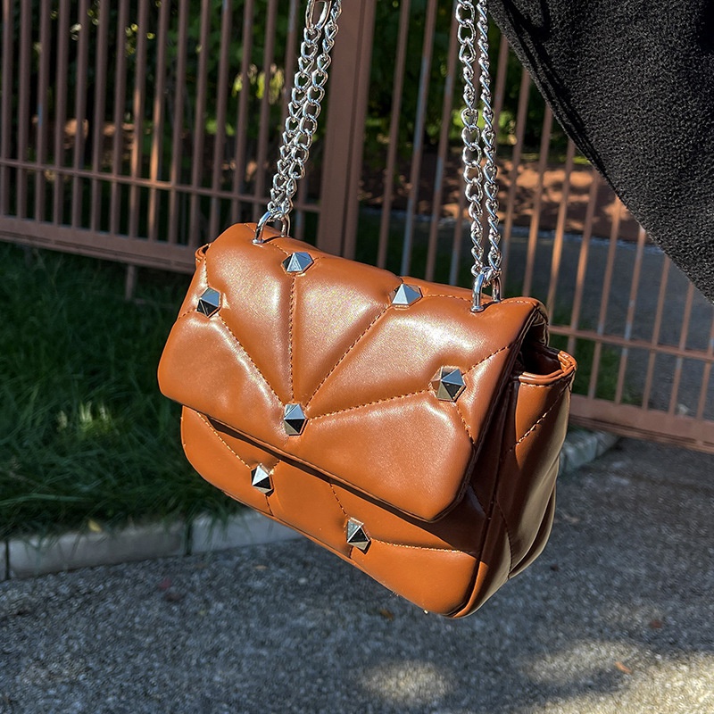 2021 new bag female chain messenger bag autumn and winter fashion rivet small square bag