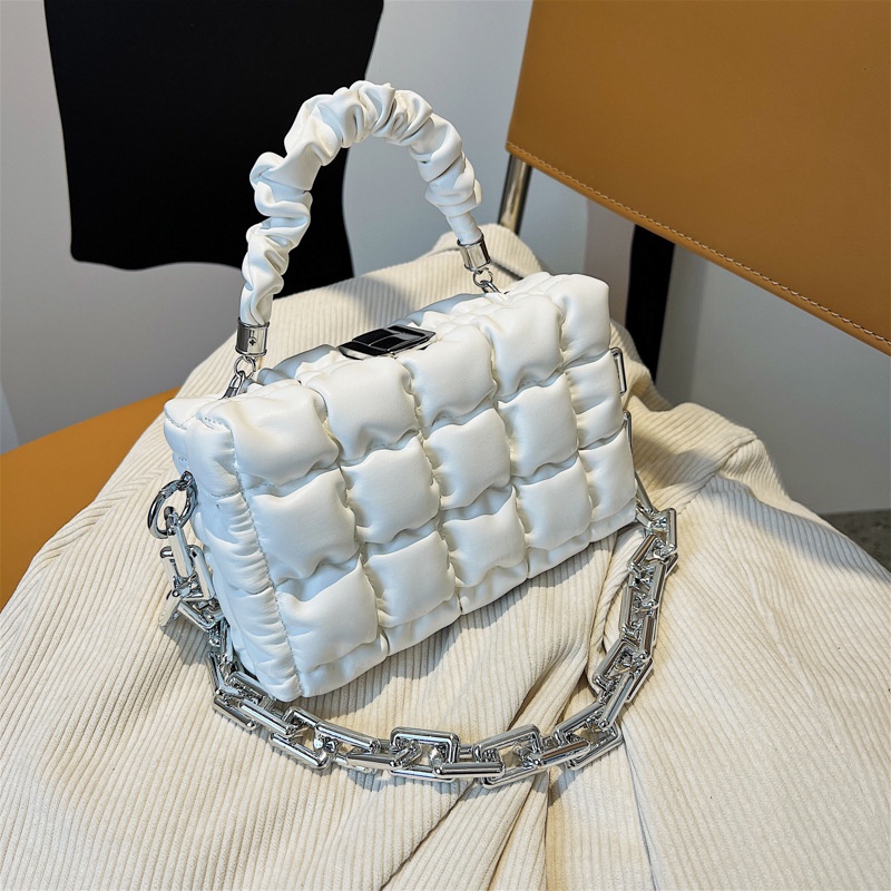 2021 new fashion chain portable small square bag western style oneshoulder diagonal diamond small square bag