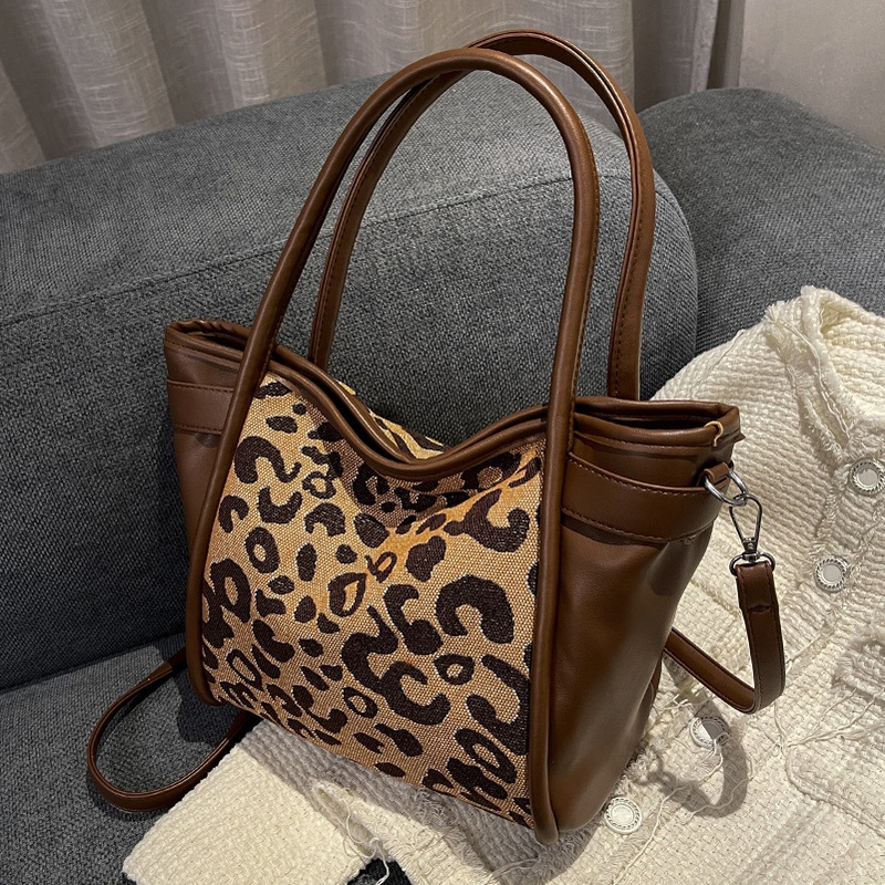 Largecapacity handbags 2021 new fashion leopardprint messenger sense singleshoulder portable tote bag
