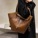 Largecapacity new bag autumn and winter retro allmatch shoulder bag commuter tote bucket bagpicture22