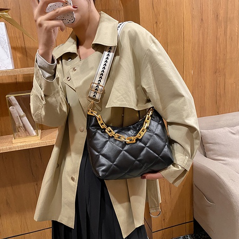 This Year's Popular Small Bag Women's Bag 2022 New Fashion Rhombic Western Style Messenger Bag Internet Celebrity Solid Color Chain Bag's discount tags