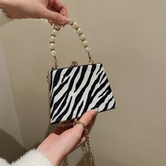 Elegant Bag Women's Bag 2021 Autumn and Winter New Elegant and Generous Fashion Chain Style Cows Pattern Small Square Bag