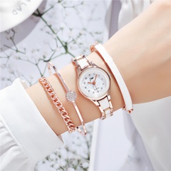 Petit et délicat bracelet montre à quartz tendance de la mode coréenne ensemble de montre-bracelet clouté de diamants