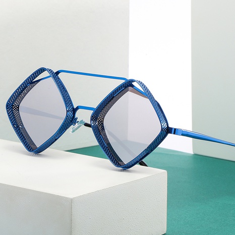 2021 nouvelles lunettes de soleil à la mode pour hommes en forme de diamant creux rétro steampunk's discount tags