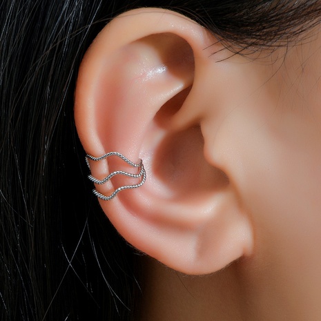 Korea simple metal non-pierced wave ear clip C-shaped twist ear bone clip high-end earrings's discount tags