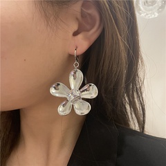 Korean design niche fashion exaggerated big flower earrings with diamonds trendy metal earrings