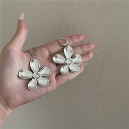 Korean design niche fashion exaggerated big flower earrings with diamonds trendy metal earringspicture11