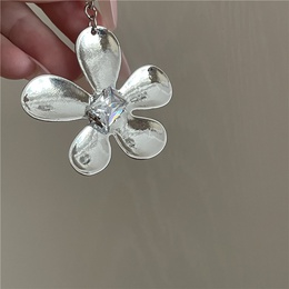 Korean design niche fashion exaggerated big flower earrings with diamonds trendy metal earringspicture12