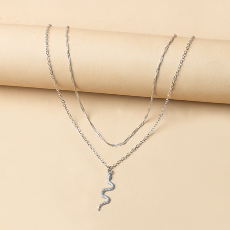 collier à deux couches en métal serpentine's discount tags