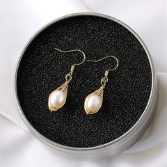 Fashion Pearl Shell Pendant Earrings