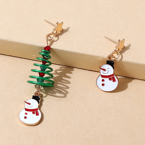 Pendientes asimétricos creativos de muñeco de nieve salvaje de la serie navideña's discount tags
