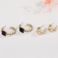 European Cross-Border Sold Jewelry Korean Fashion Simple Metal Small Rhombus C- Type Stud Earrings Retro Black Square Earrings