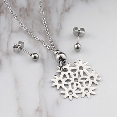 Factory Wholesale Korean Style Simple Hollow Snowflake Set Xiaoqing New Steel Color Snowflake Clavicle Chain Creative Accessories