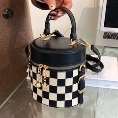 Autumn and winter niche checkerboard single shoulder messenger bag fashion all-match portable bucket bag