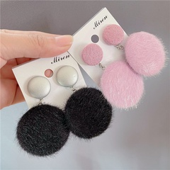 Tongfang Ornament Korean Style New Simple Retro Autumn and Winter Graceful and Fashionable round Mink Fur Exaggerated Thin Earrings