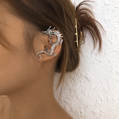 Pendientes geométricos de moda creativa con clip de oreja de dragón chino estilo punk apenado retro